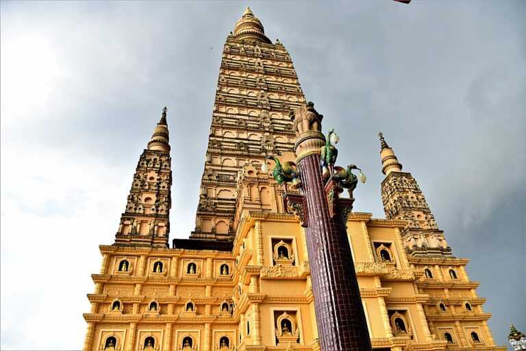 960px-D85_2327_วัดมหาธาตุวชิรมงคล_หรือวัดบางโทง_Photographed_by_Trisorn_Triboon_(6)